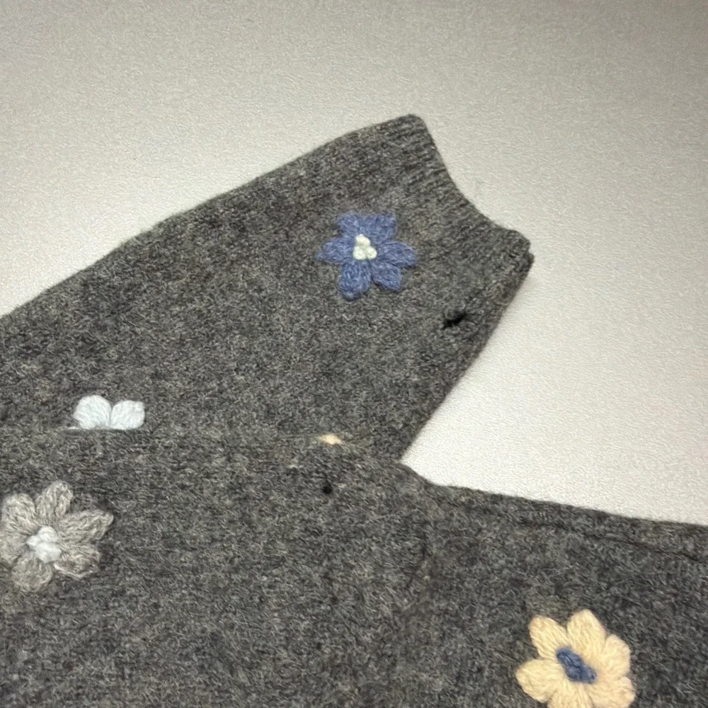 Newton Trading Co 100% Wool Floral Embroidered Cardigan Sweater Gray 1X Vintage
